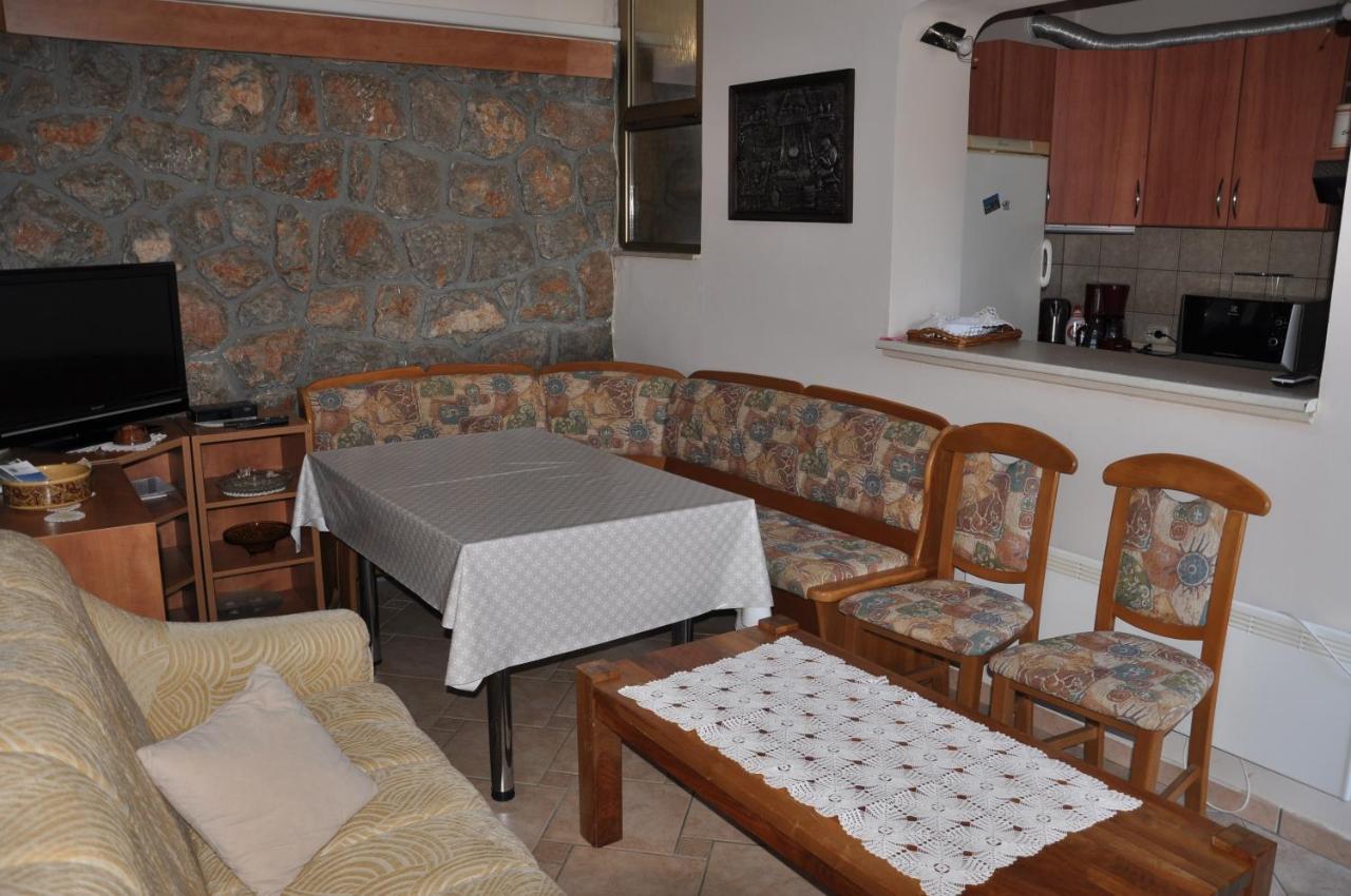Apartmani Karla Klenovica Exterior foto